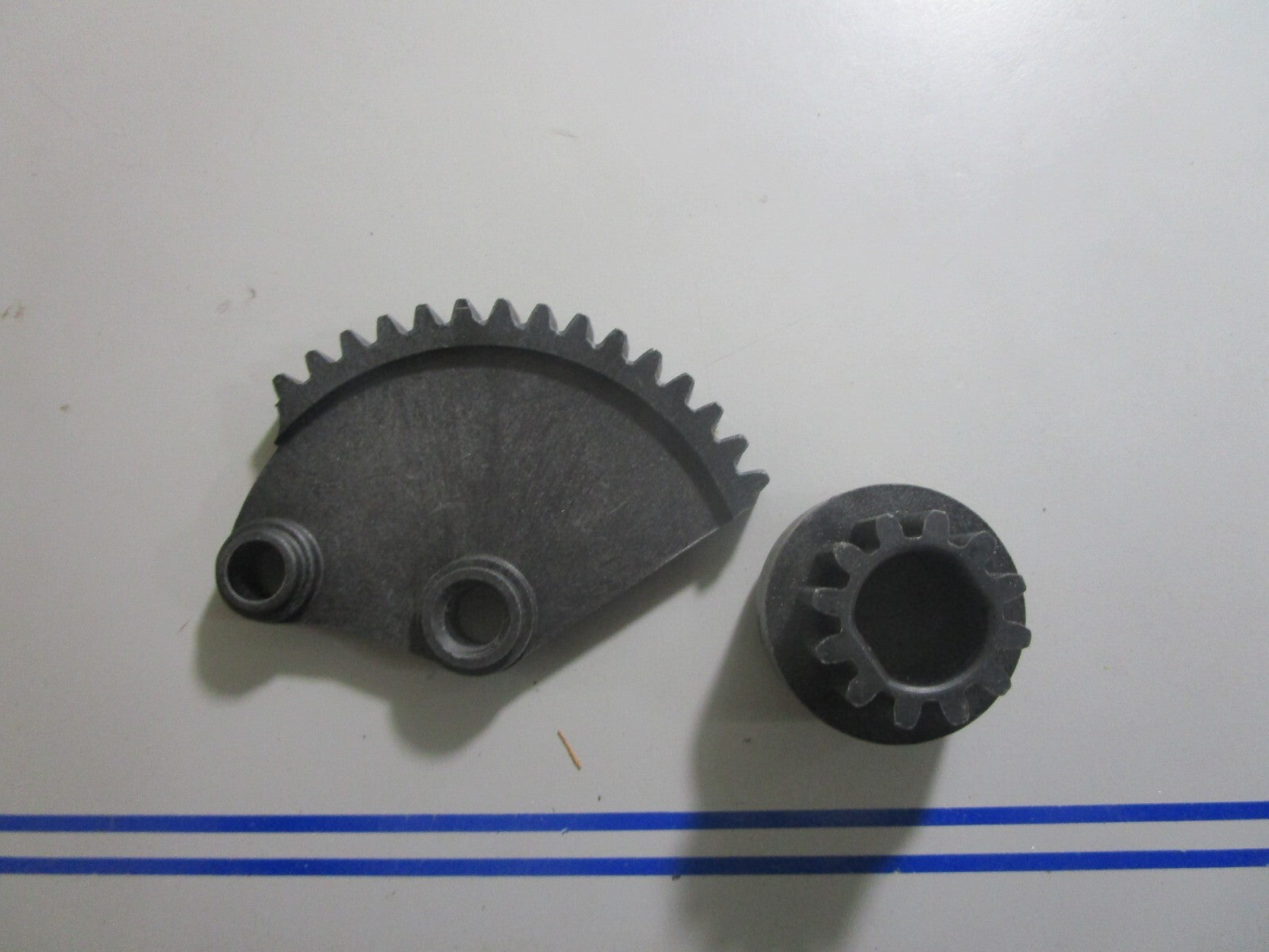 *NEW OEM* 0810 OMC Johnson Evinrude Steering Gear 393124 0393124