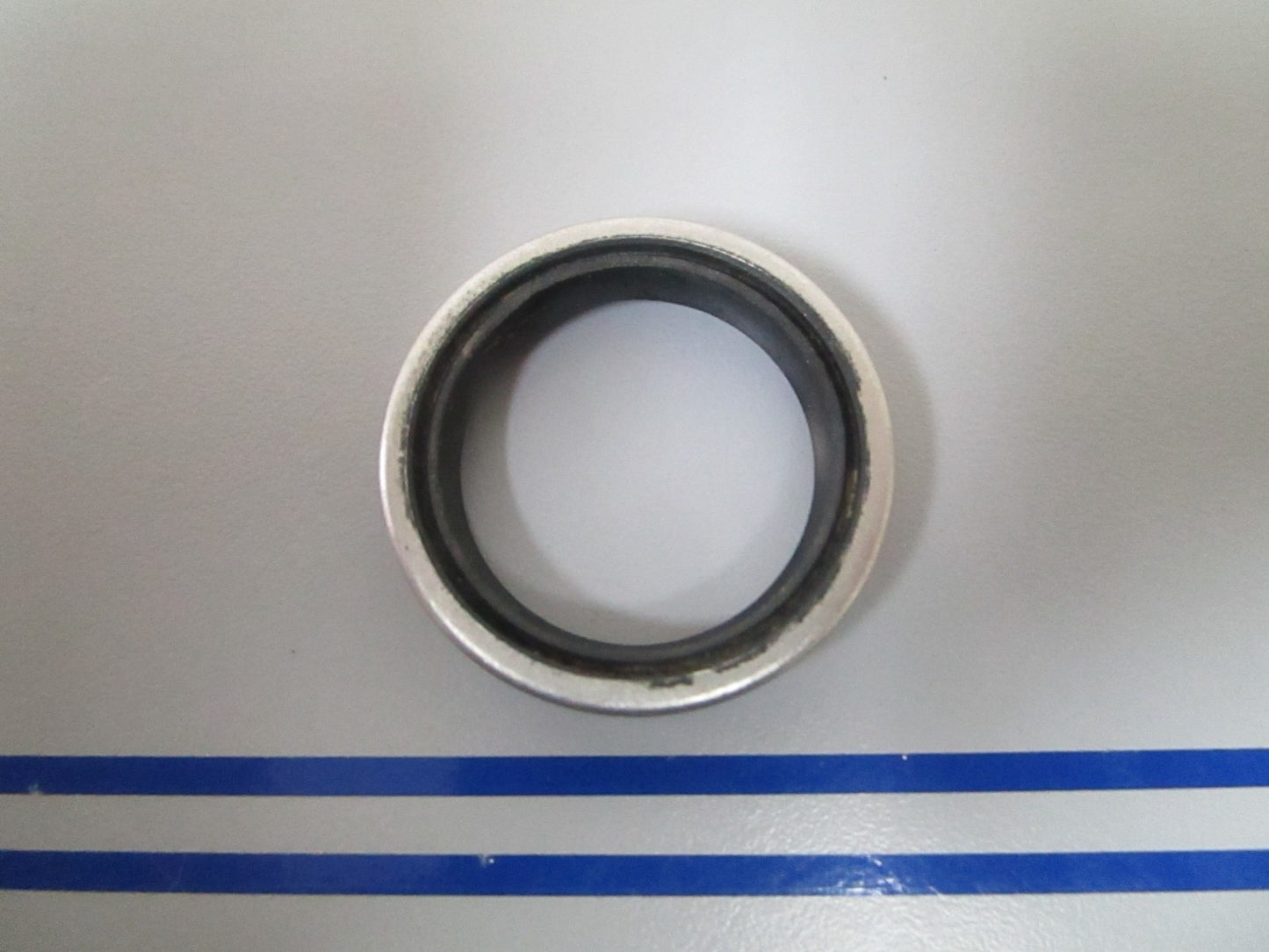 NEW OEM 308500 0308500 OMC Johnson Evinrude Seal 0810