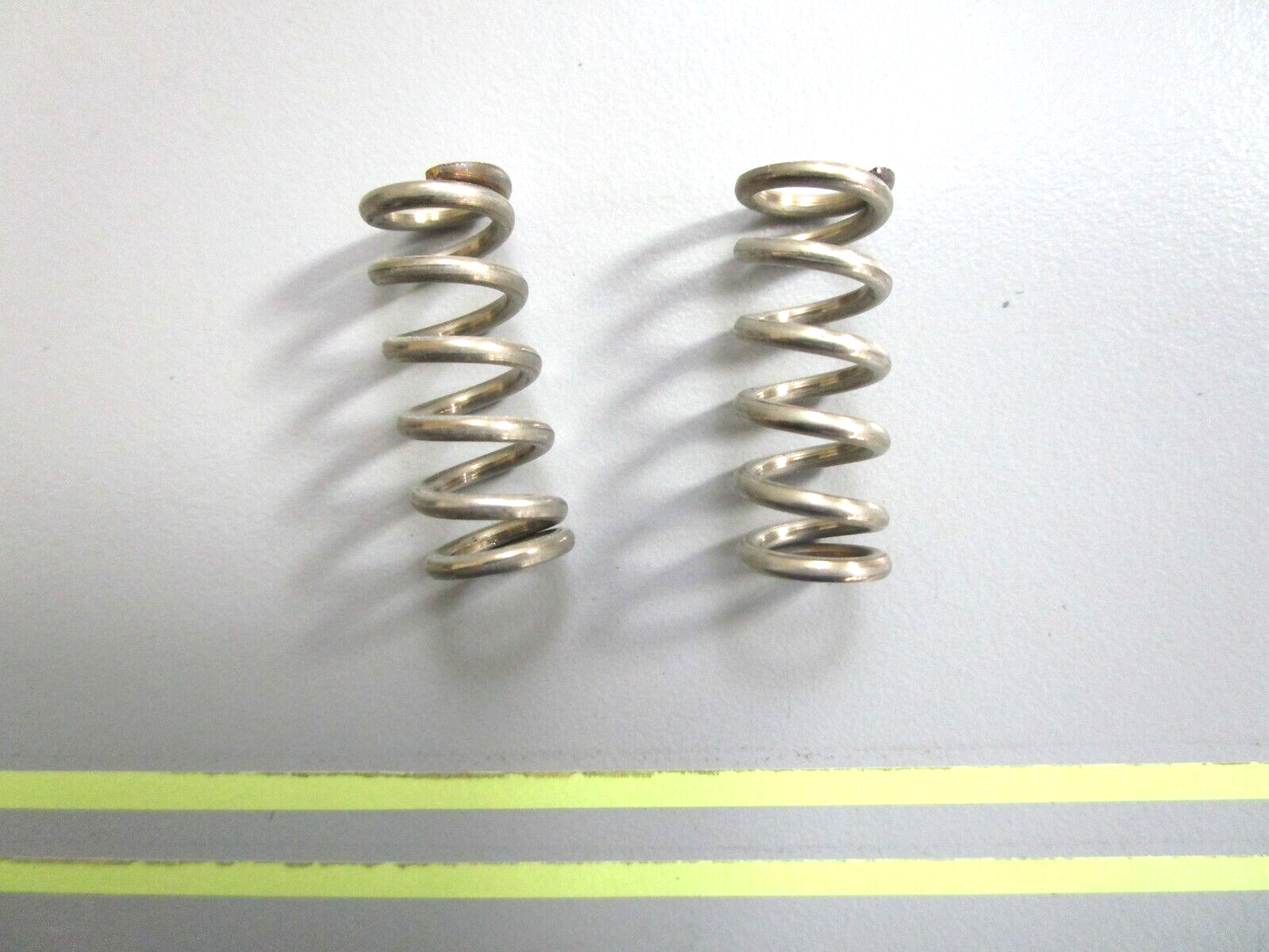 *NEW OEM* (LOT OF 2) 0750 OMC Johnson Evinrude SPRING 552368 0552368