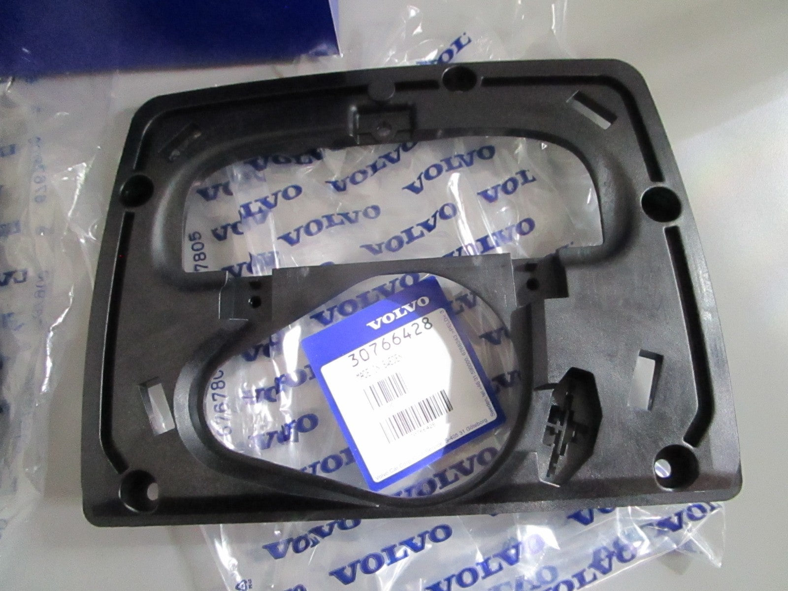 NEW OEM 30752351 Volvo Penta Dynaudio Center Speaker & Mount Kit 0820
