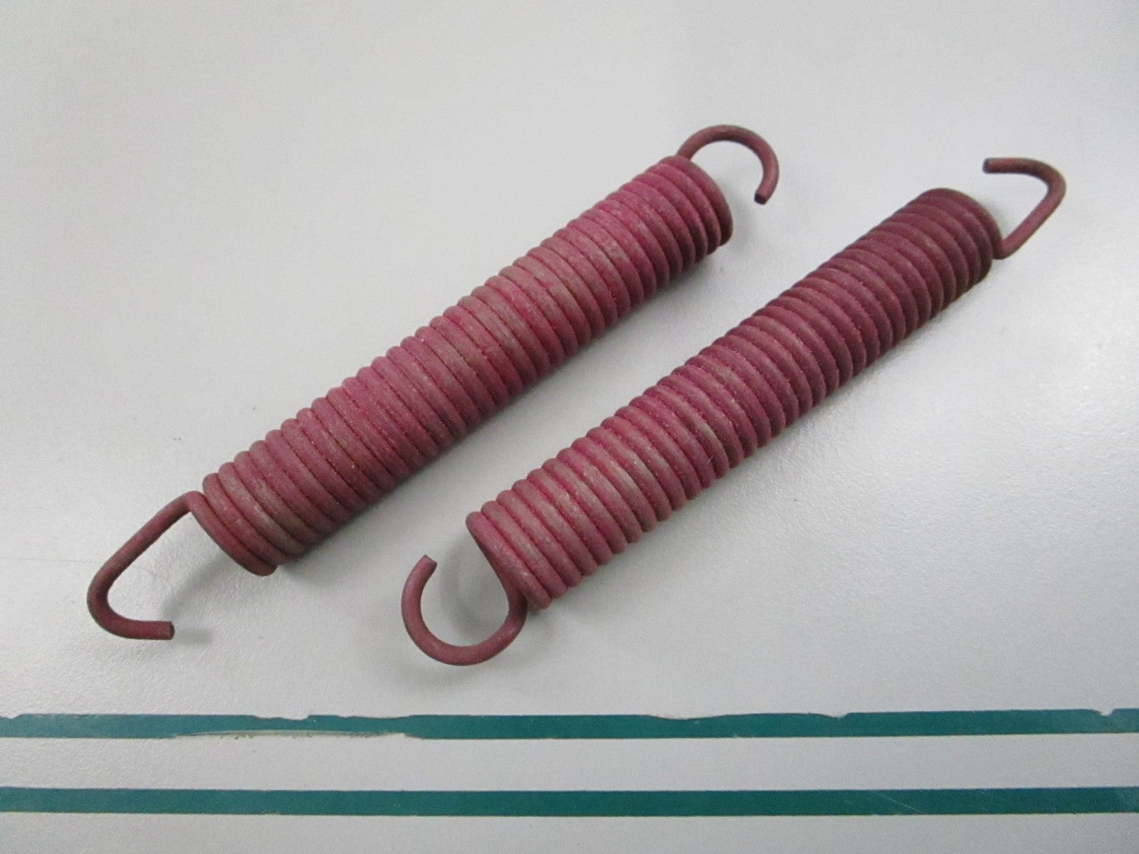 NEW OEM (LOT OF 2) 311411 0311411 OMC Johnson Evinrude Lock Spring 0810