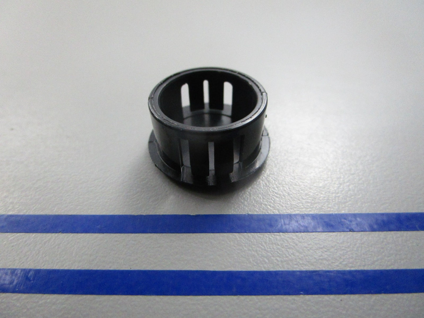 NEW OEM 336347 0336347 OMC Johnson Evinrude Plug 0810