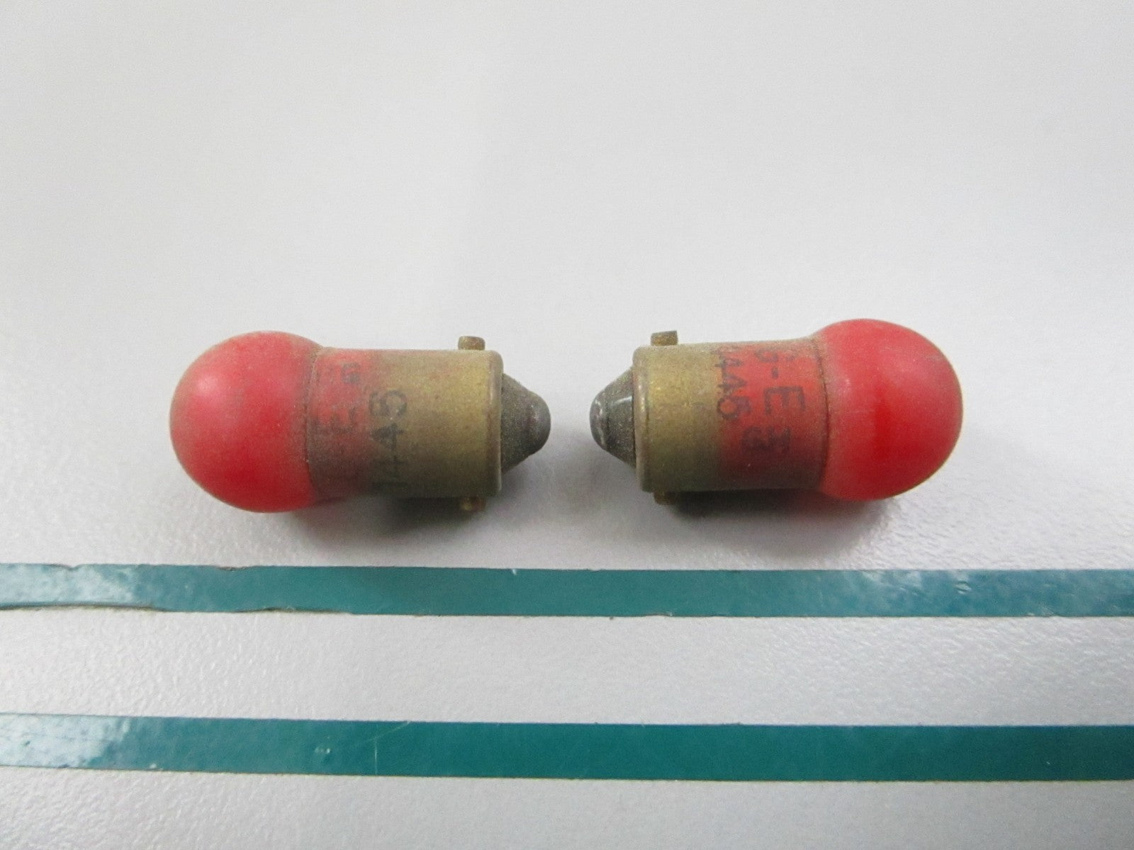 NEW OEM (LOT OF 2) 308165 0308165 OMC Johnson Evinrude Red Bulb 0810