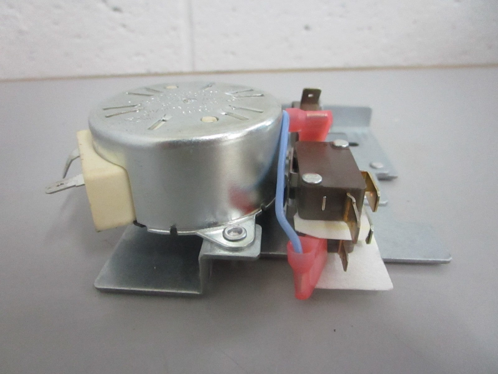 *NEW OEM* 0820 Viking 240V Latch Assy 039293-000