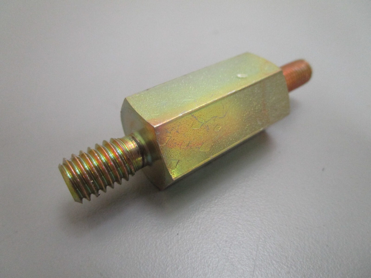 *NEW OEM* 0820 OMC Johnson Evinrude Stud 915011 0915011