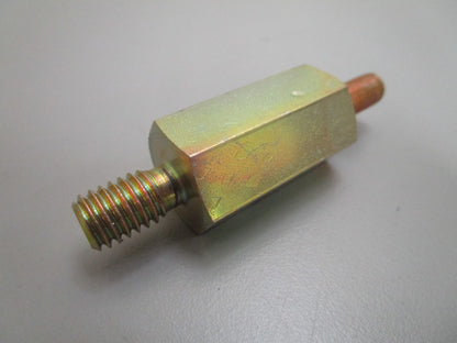 *NEW OEM* 0820 OMC Johnson Evinrude Stud 915011 0915011