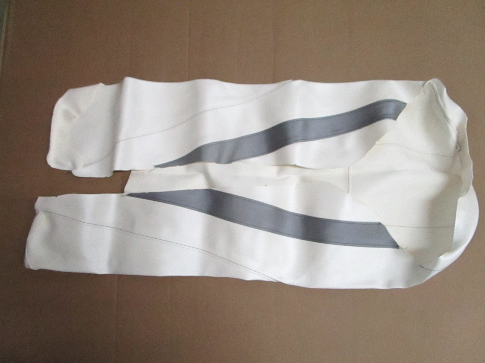 NEW OEM F2X-U371B-50-00 Yamaha Seat Cover 0820
