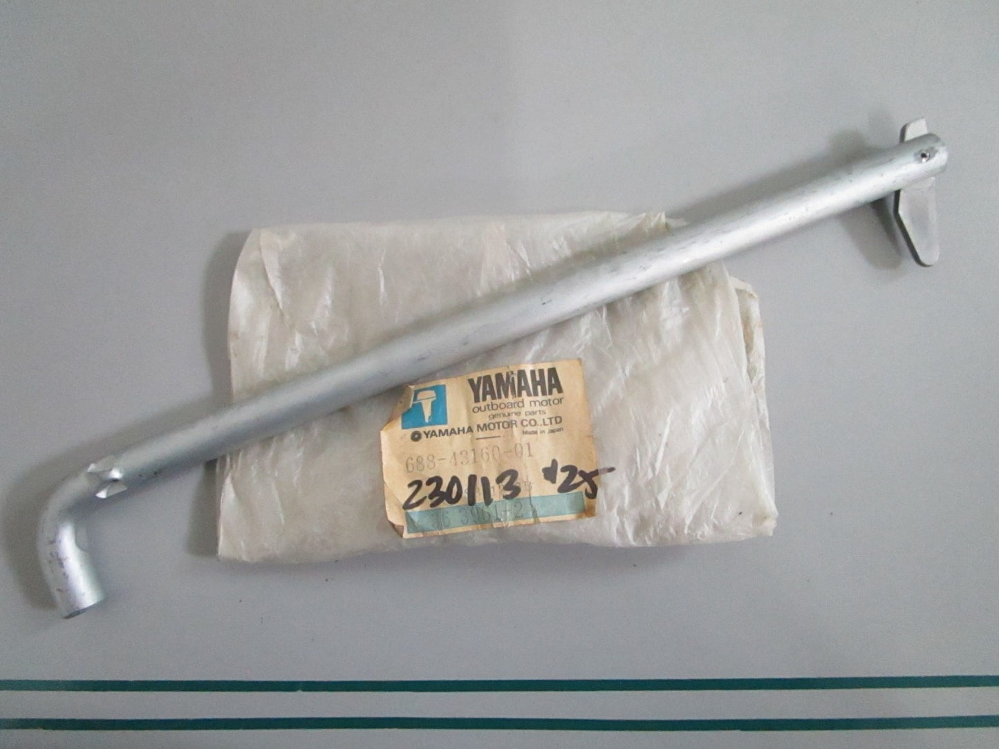 NEW OEM 688-43160-01-00 Yamaha Tilt Rod 0820