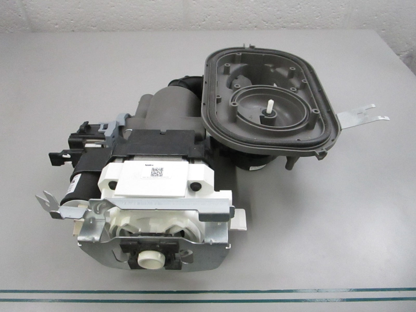 NEW OEM W11416362 Whirlpool Pump & Motor Assembly 0810