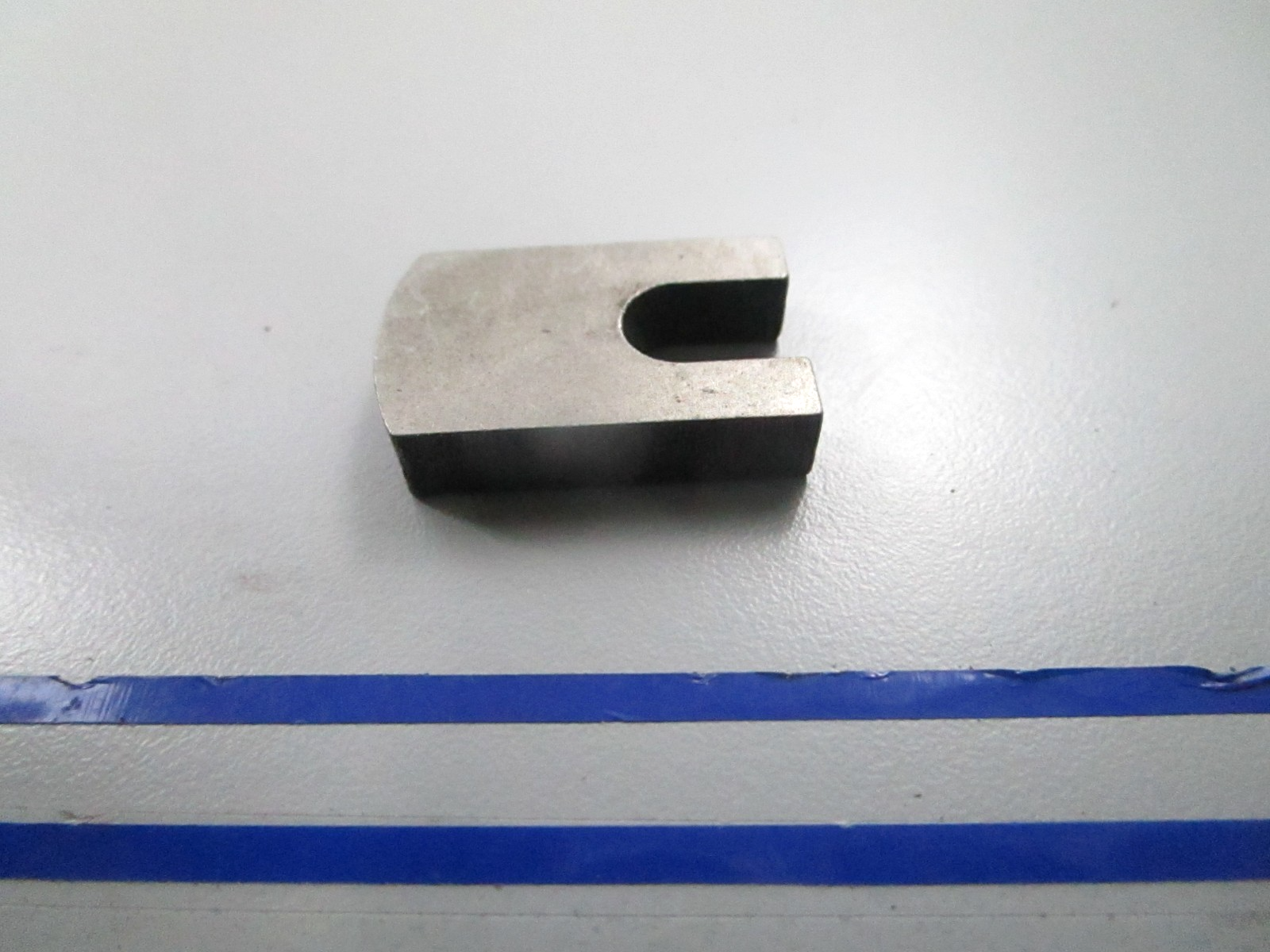 *NEW OEM* 0810 OMC Johnson Evinrude Tab Retainer 333957 0333957