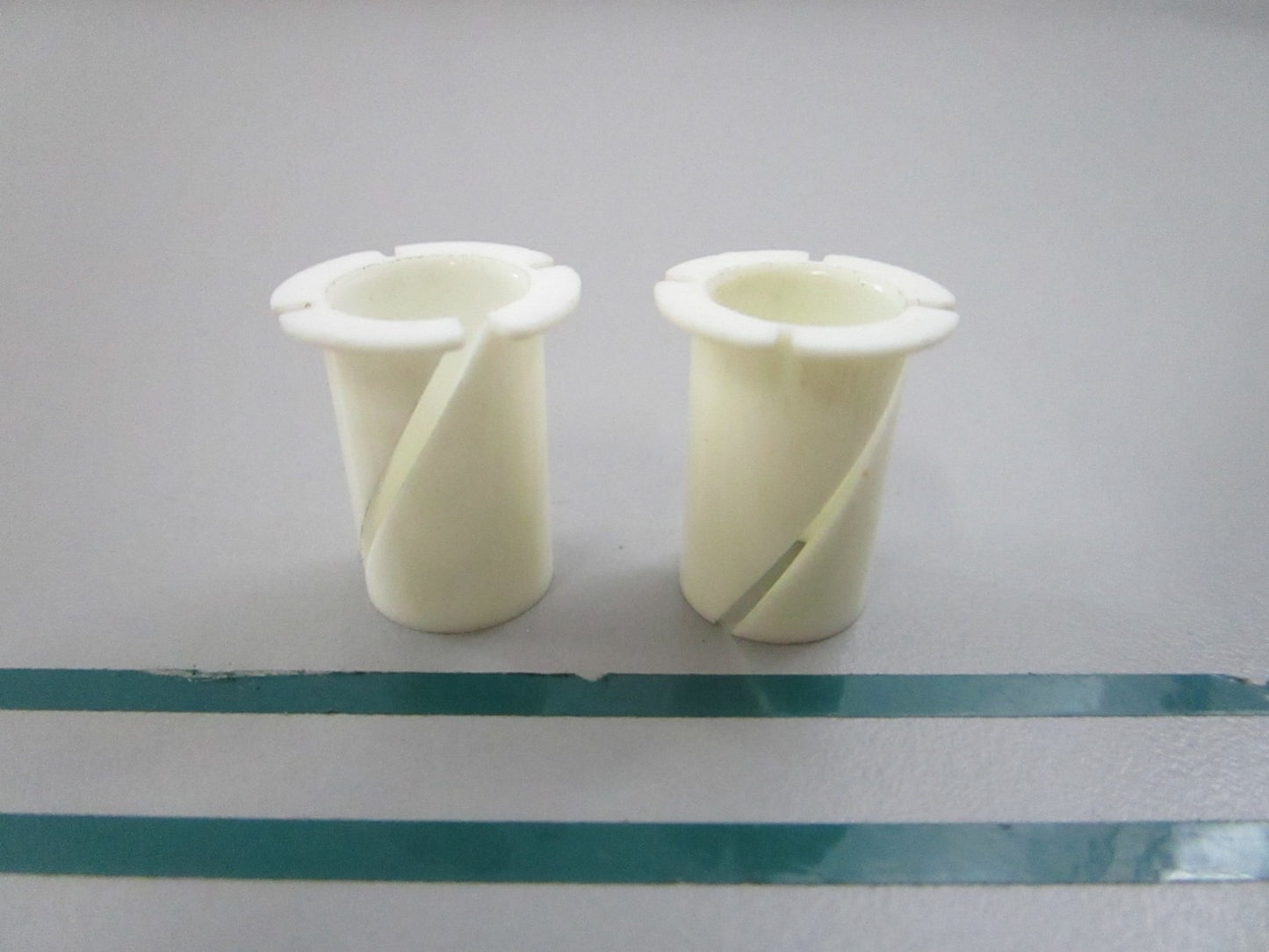 NEW OEM (LOT OF 2) 314137 0314137 OMC Johnson Evinrude Bushing 0810