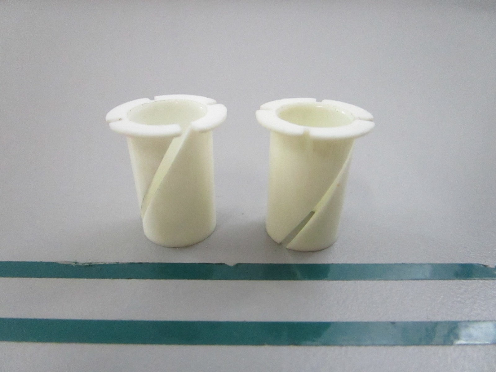 NEW OEM (LOT OF 2) 314137 0314137 OMC Johnson Evinrude Bushing 0810
