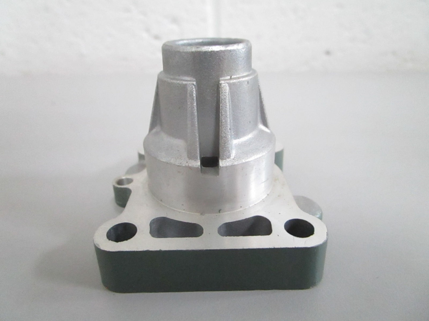 NEW OEM 6G8-45331-00-5B Yamaha Bearing Housing 0820