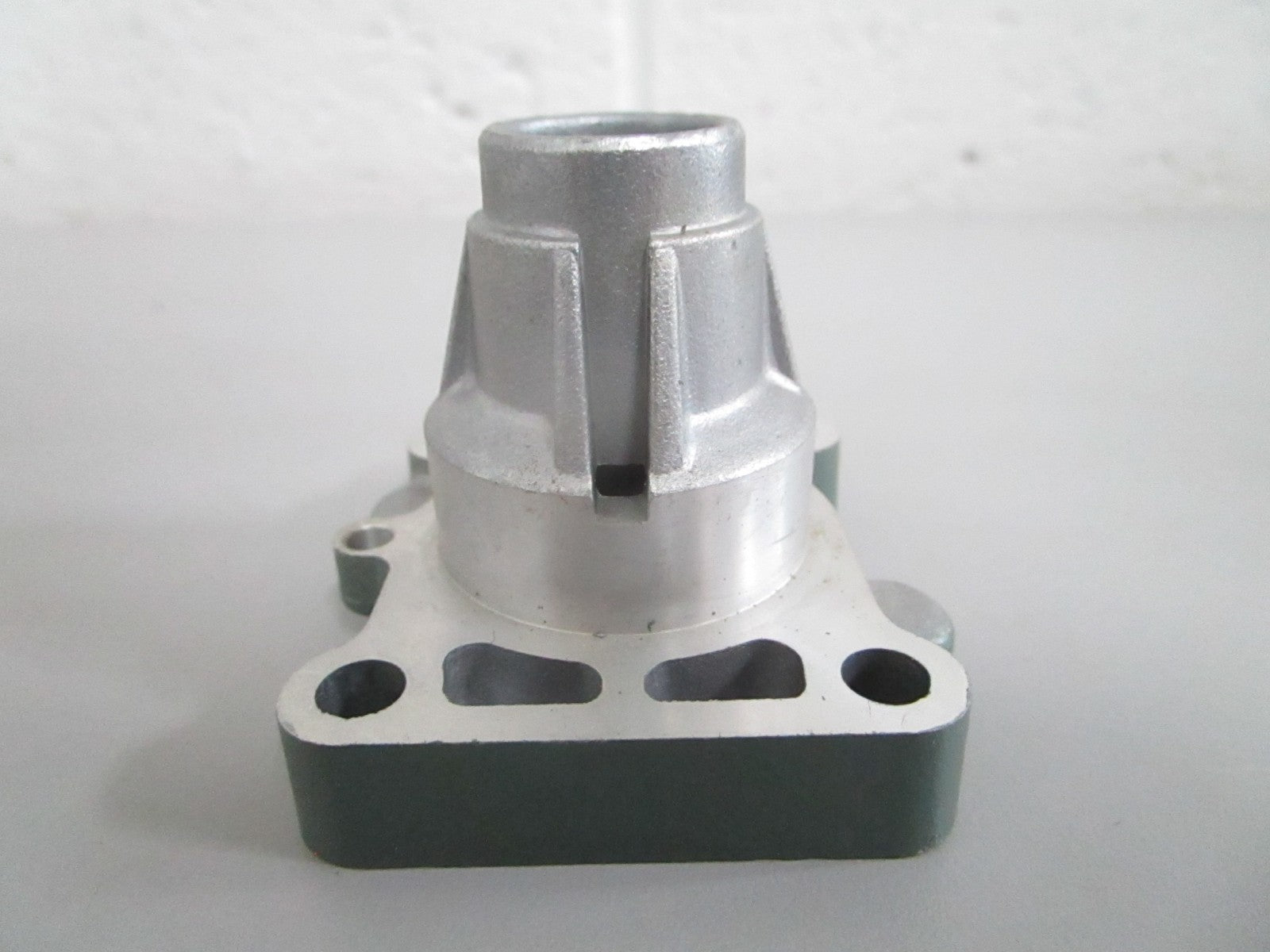 NEW OEM 6G8-45331-00-5B Yamaha Bearing Housing 0820