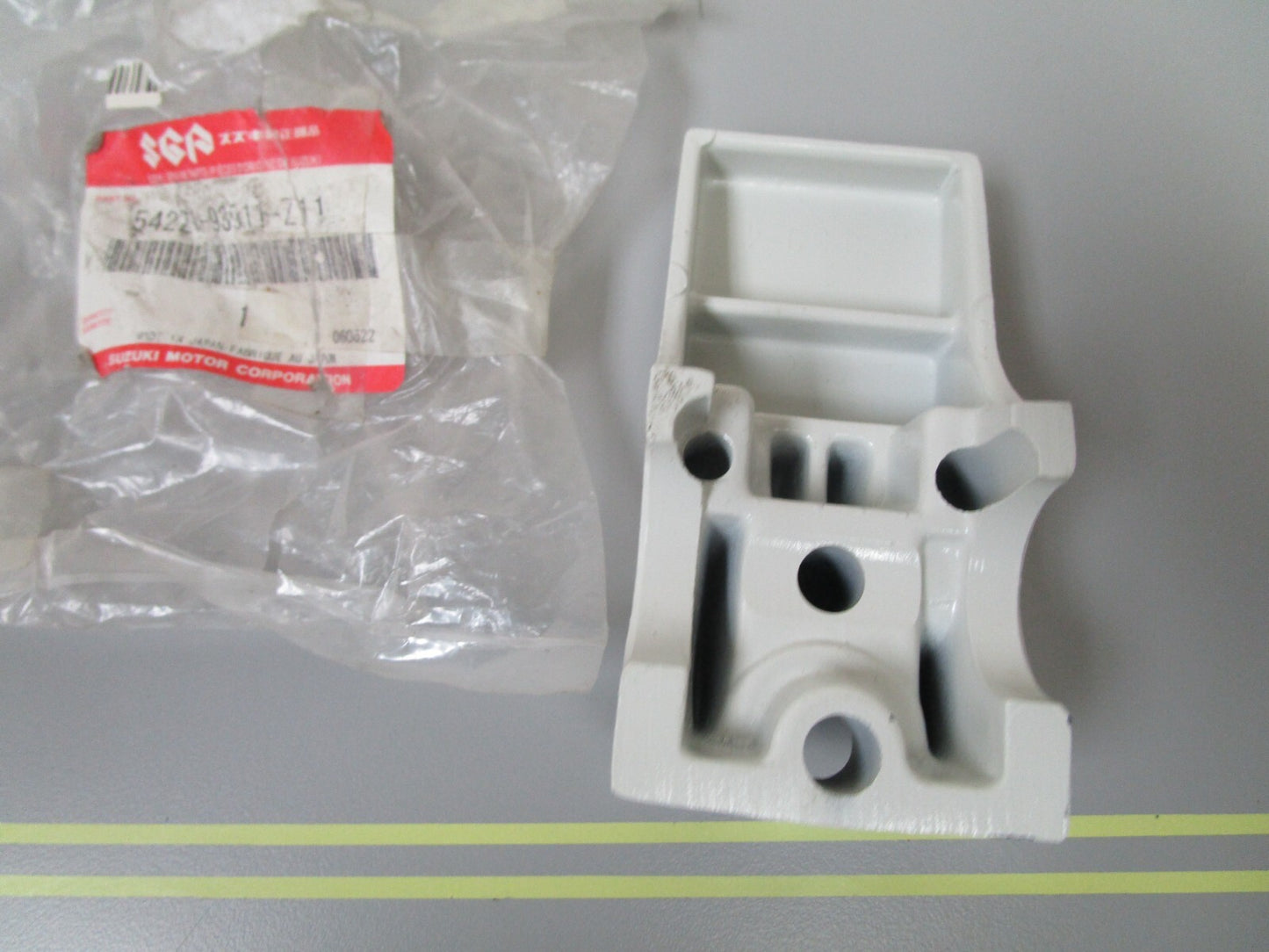 *NEW OEM* 0810 Suzuki Lower Mount Cover (Port) 54221-93911-Z11