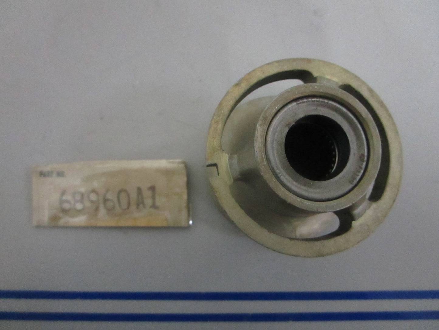 NEW OEM 68960A1 Mercury Quicksilver Bearing Carrier 0820