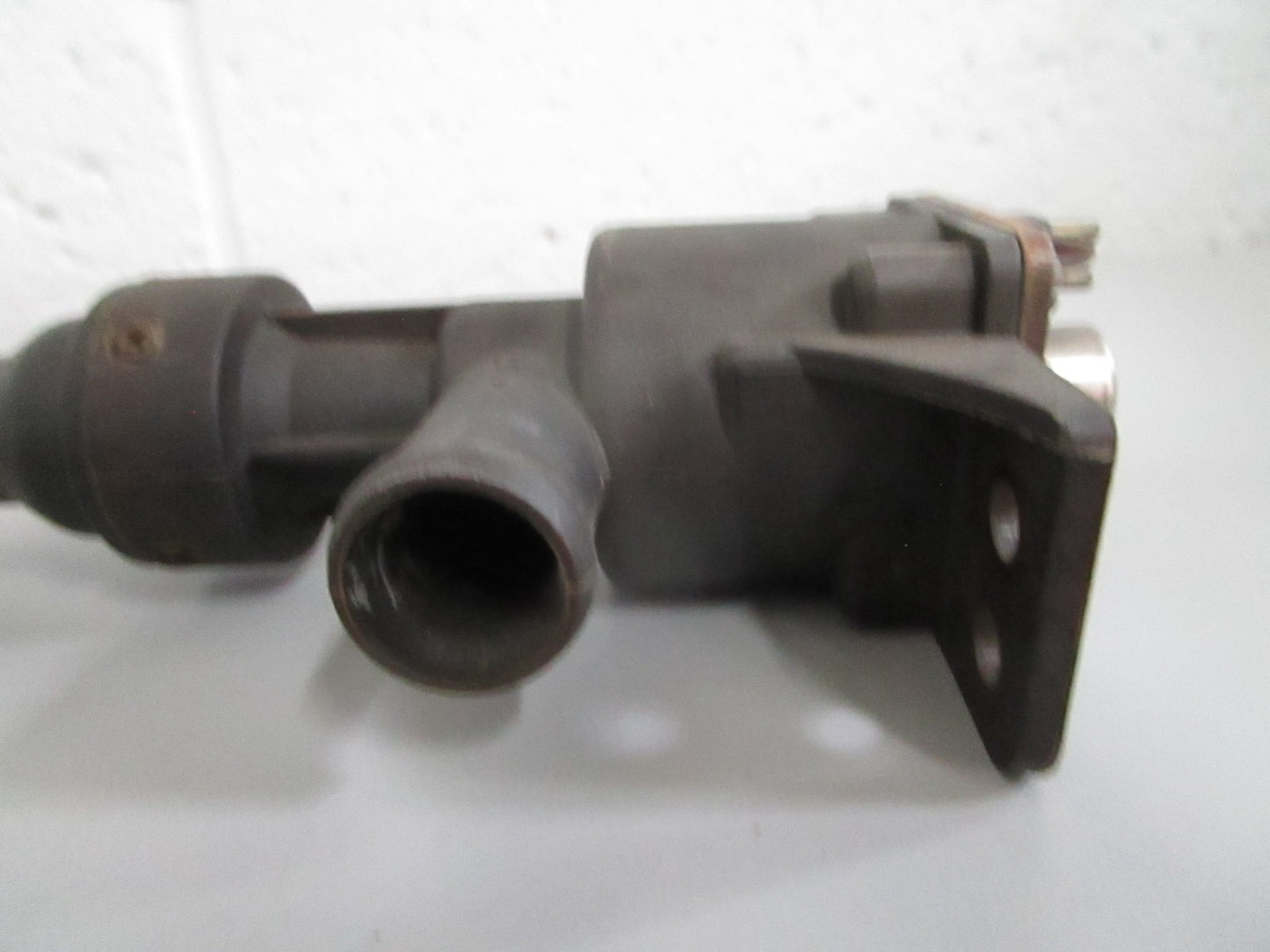 NEW OEM 0008302984 Mercedes-Benz Bosch Heater Control Valve 0820