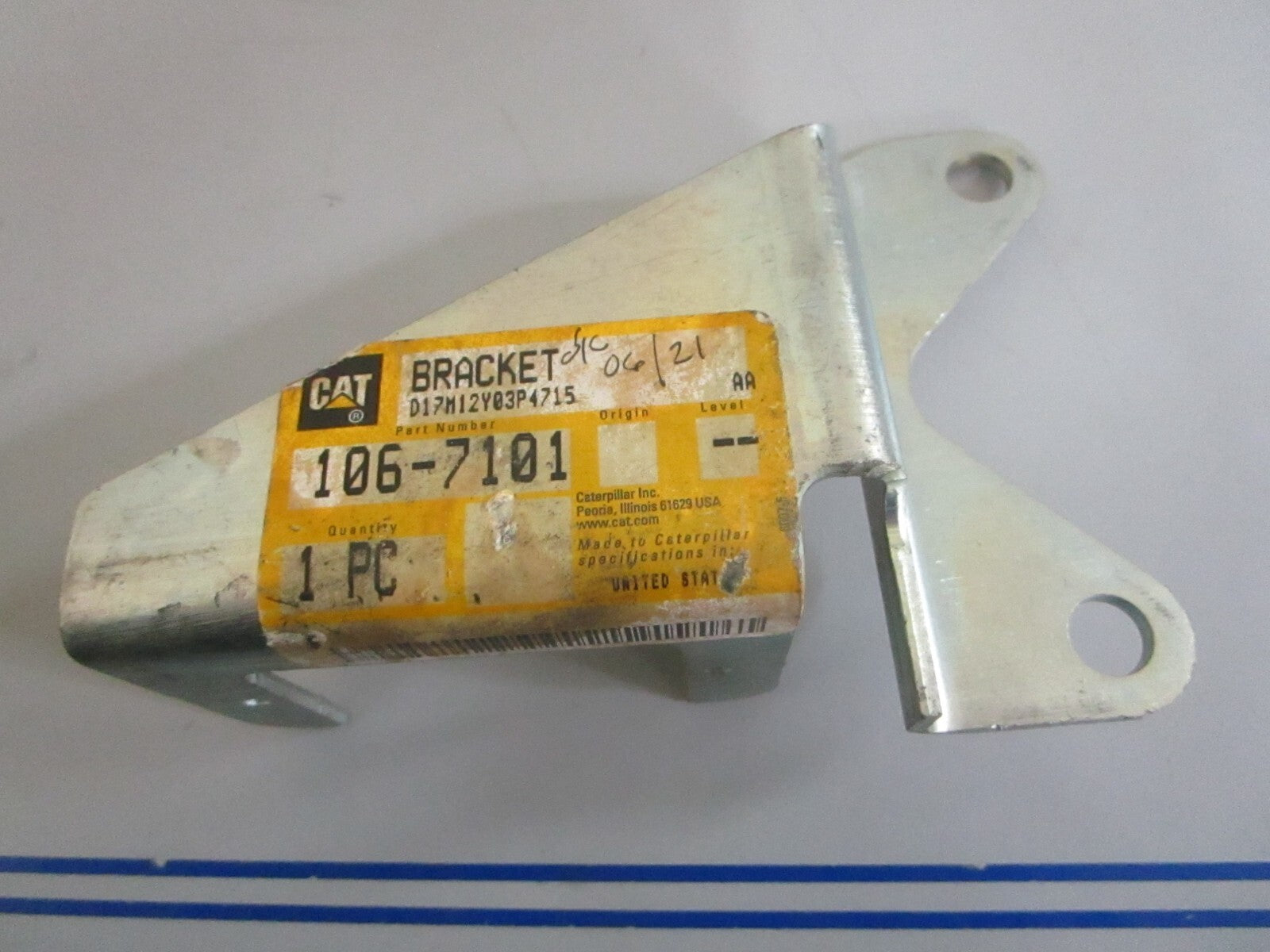 *NEW OEM* 0820 CAT Bracket 106-7101
