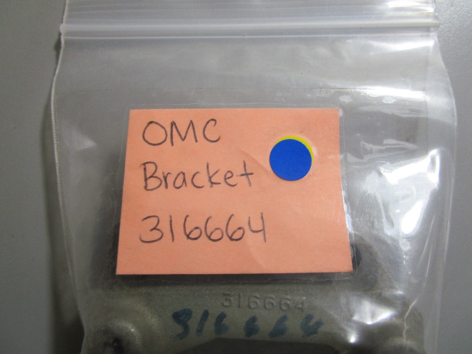 *NEW OEM* 0810 OMC Johnson Evinrude Bracket 316664 0316664