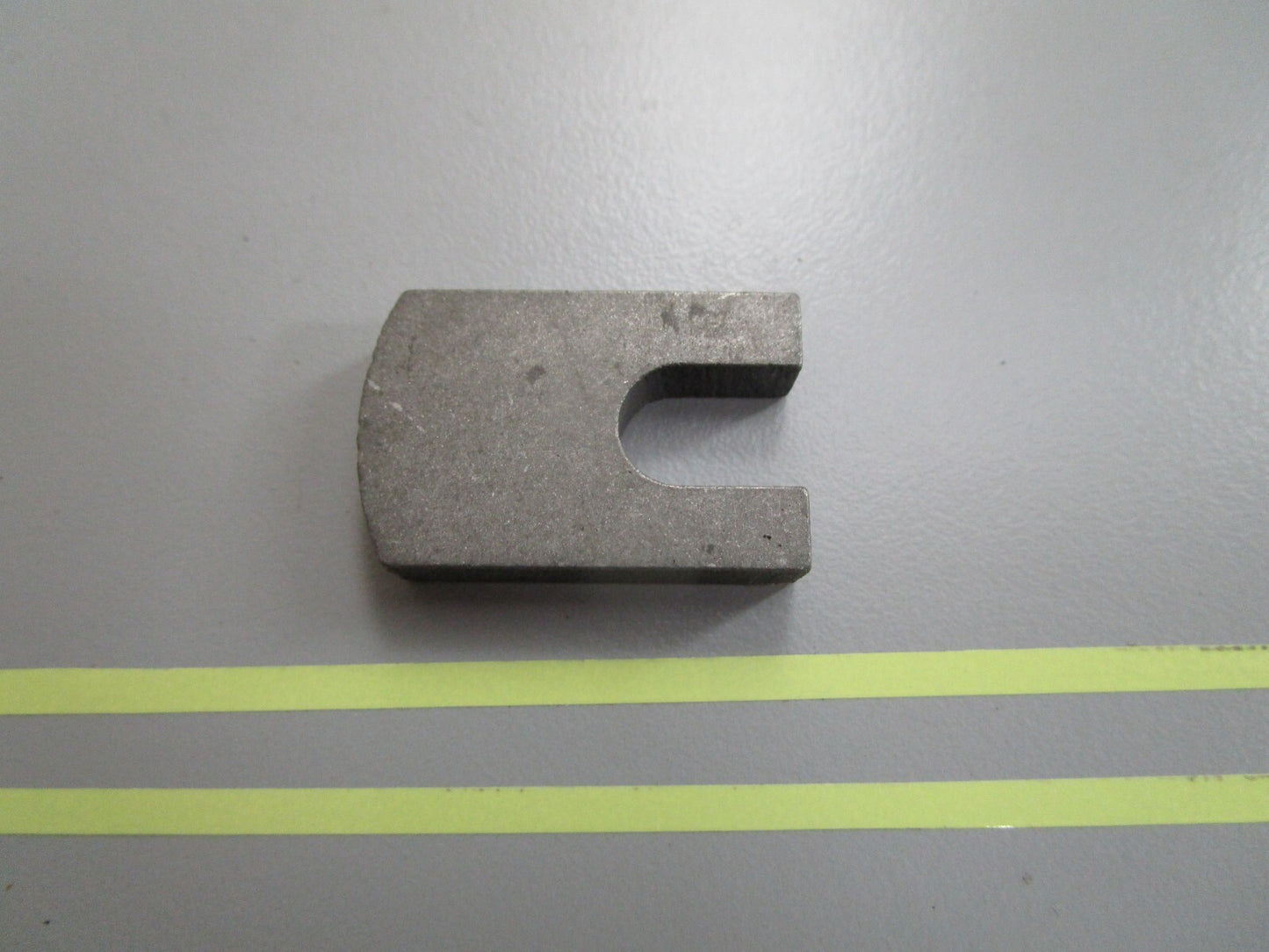 *NEW OEM* 0810 OMC Johnson Evinrude Retaining Tab 333957 0333957