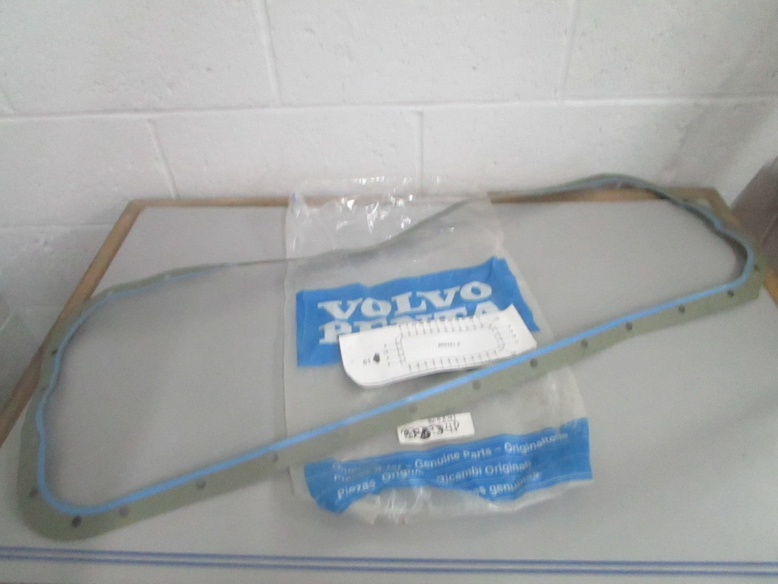 *NEW OEM* 0820 Volvo Penta Oil Pan Gasket 865341