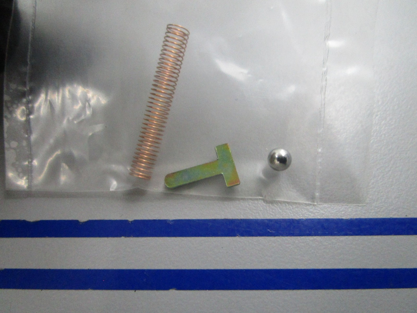 NEW OEM 3302-809520 Mercury Quicksilver Check Ball Kit 0810