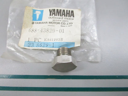 NEW OEM 688-43829-01-00 Yamaha Plug 0810