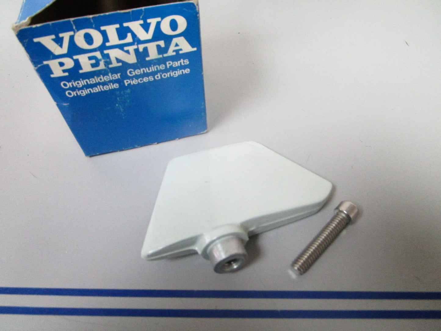 *NEW OEM* 0810 Volvo Penta Steering Fin 851567
