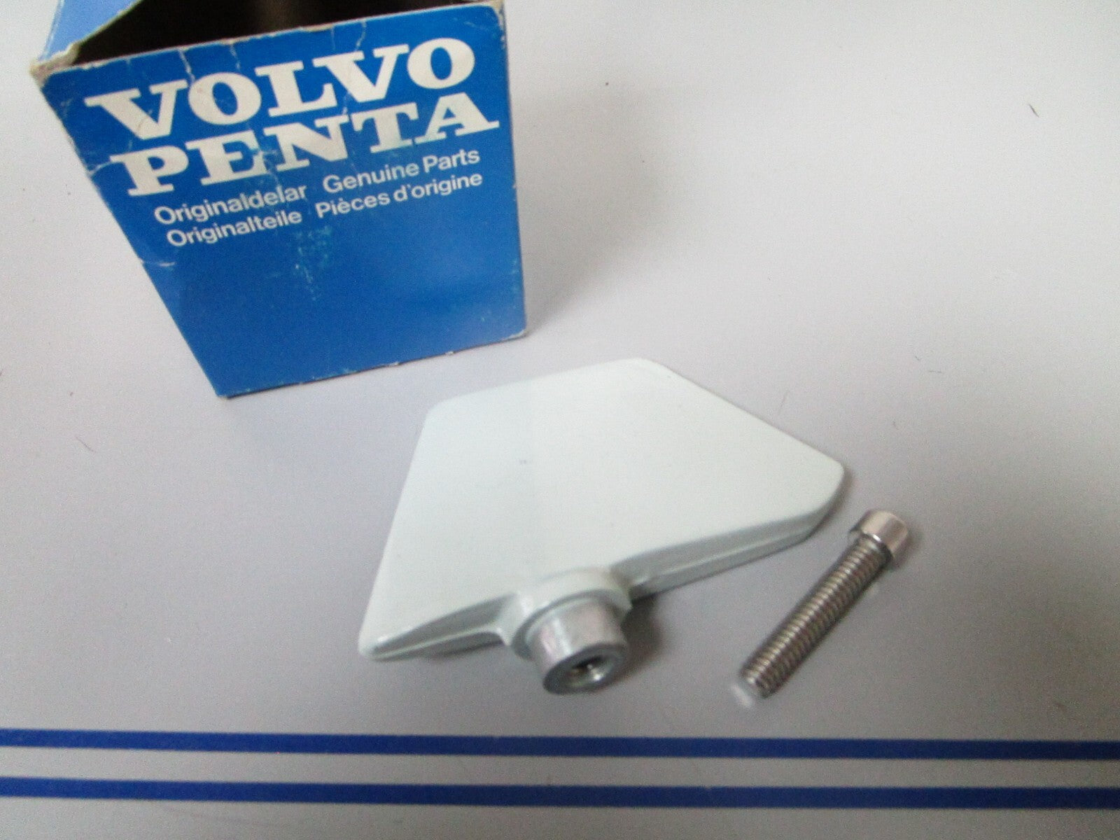 *NEW OEM* 0810 Volvo Penta Steering Fin 851567