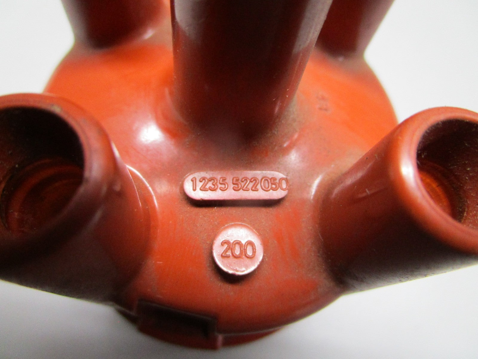 NEW OEM 1235522050 Bosch Distributor Cap 0820