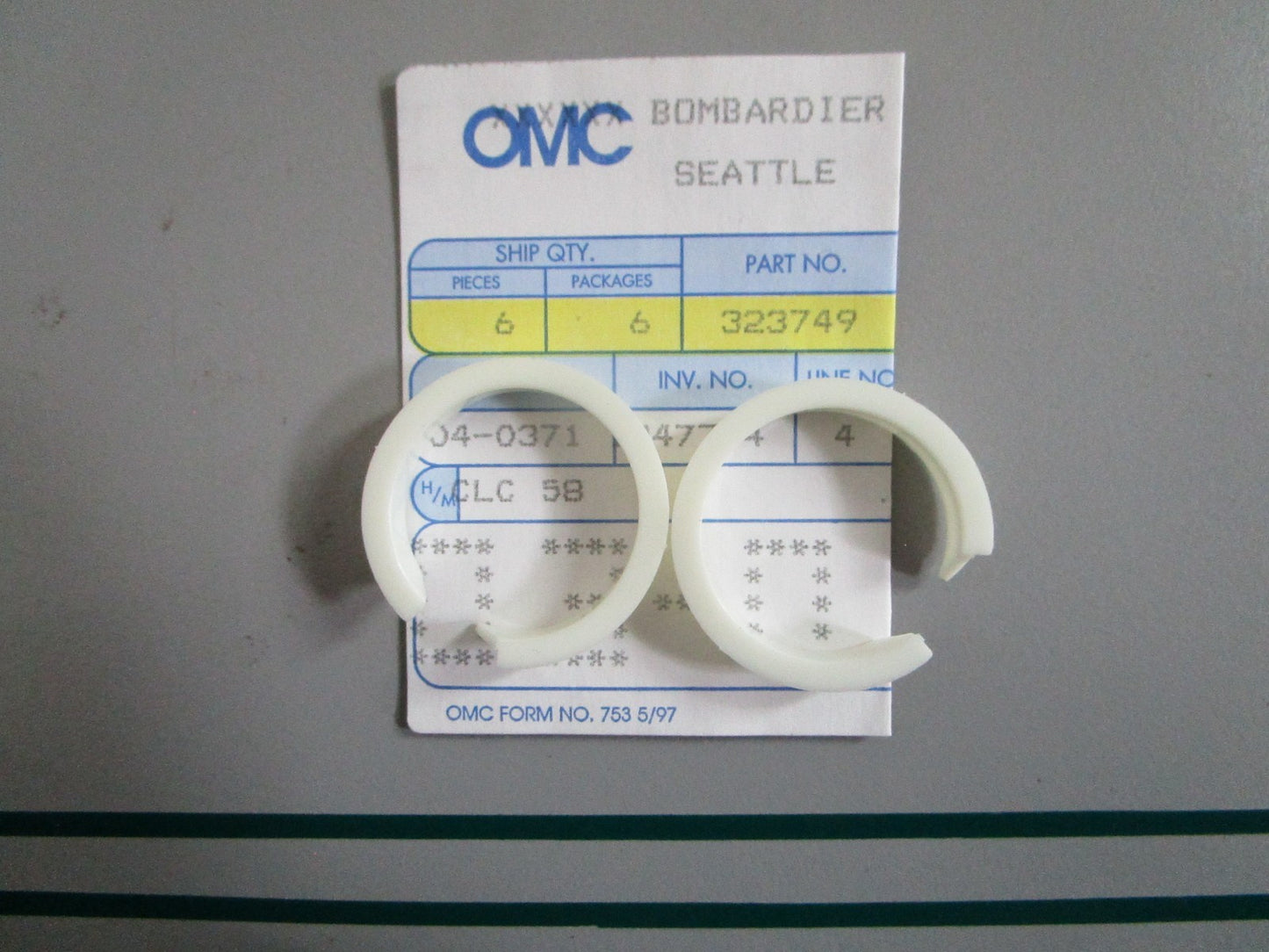 NEW OEM (LOT OF 2) 323749 0323749 OMC Johnson Evinrude Flanged Bushing 0820