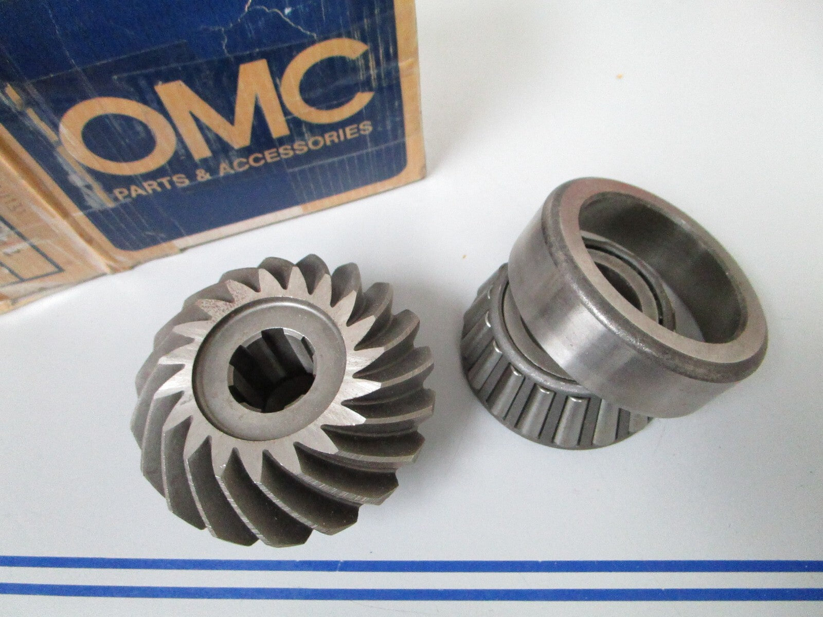 *NEW OEM* 0810 OMC Johnson Evinrude Pinion Gear & Bearing Ay 979999 0979999