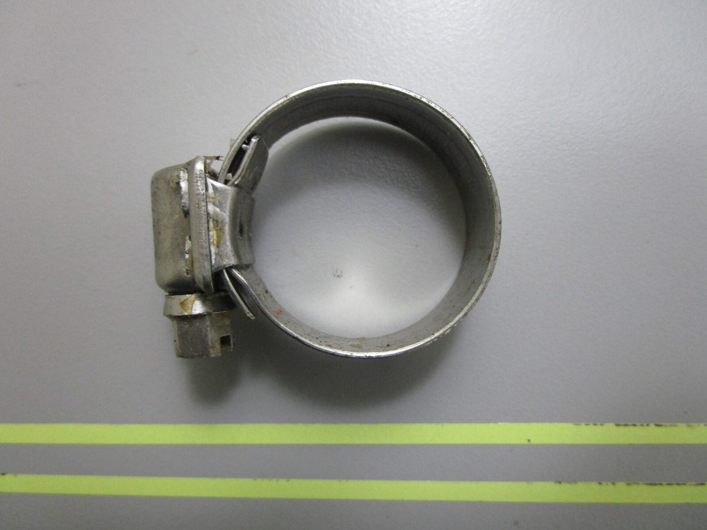 *NEW OEM* 0810 Volvo Penta Clamp 961666