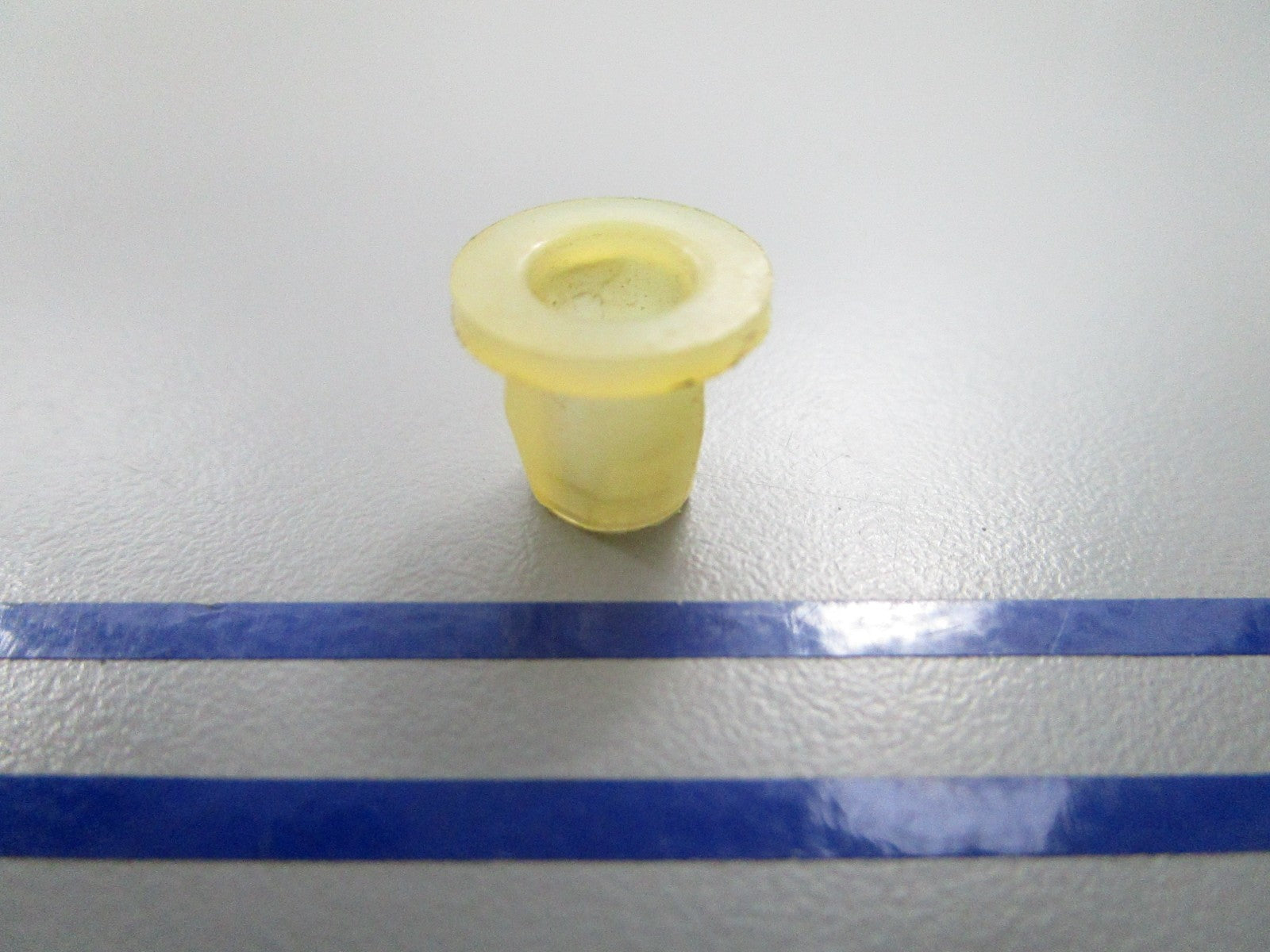 NEW OEM 121498 0121498 OMC Johnson Evinrude Retainer 0810
