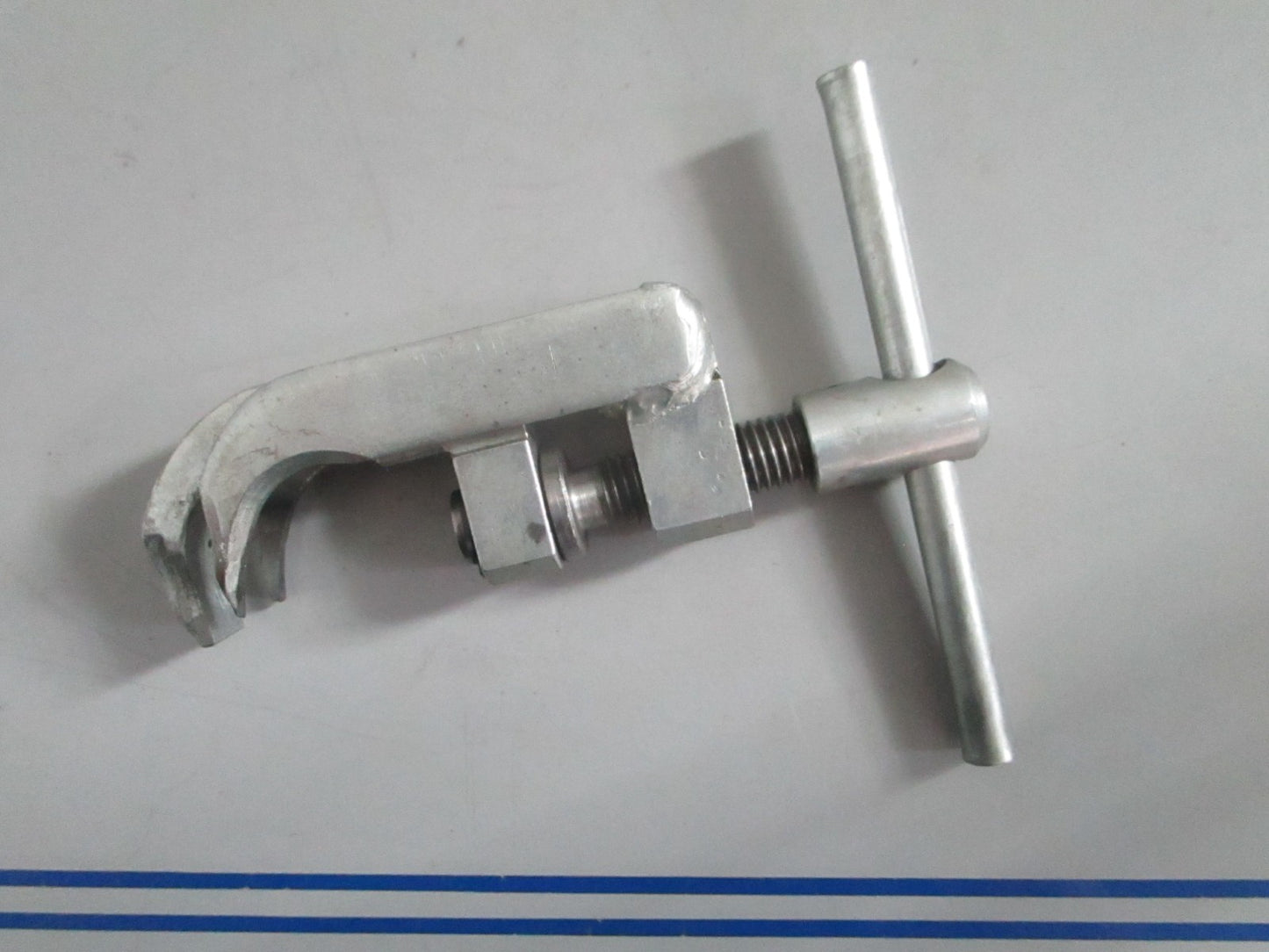 NEW OEM 9995022 Volvo Penta Press Tool 0820
