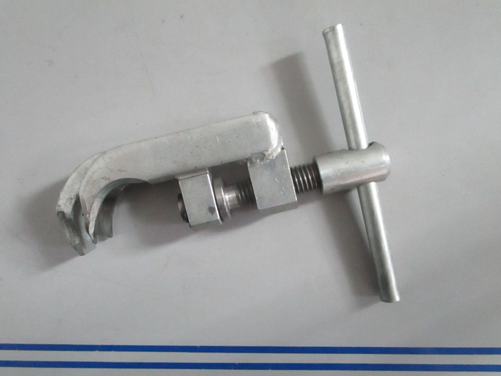 NEW OEM 9995022 Volvo Penta Press Tool 0820