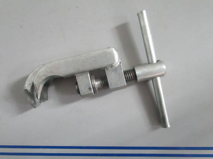 NEW OEM 9995022 Volvo Penta Press Tool 0820