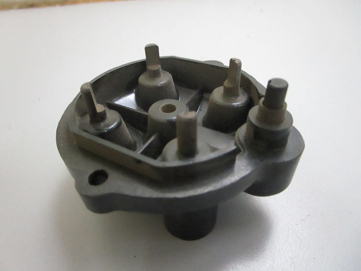 *NEW OEM* 0820 Mercury Quicksilver Distributor Cap 397-901