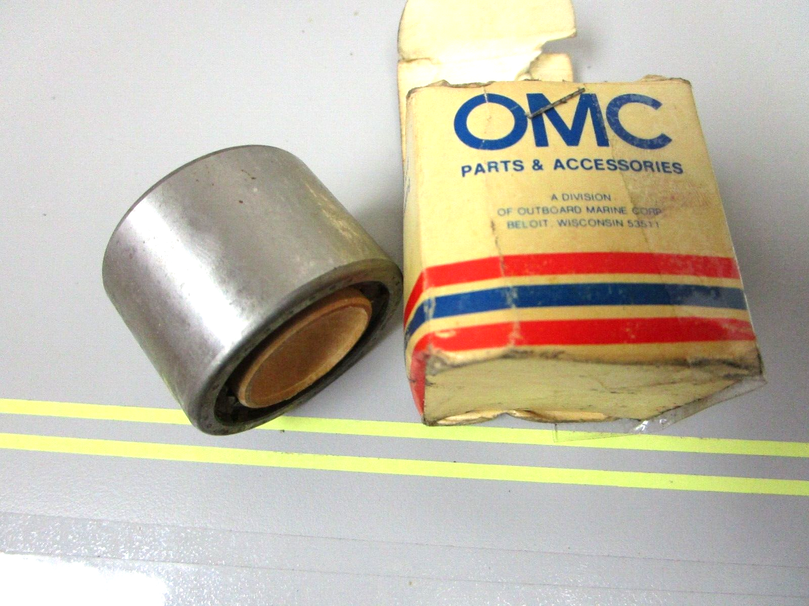 *NEW OEM* 0750 OMC Johnson Evinruide LOWER BEARING 380439 0380439