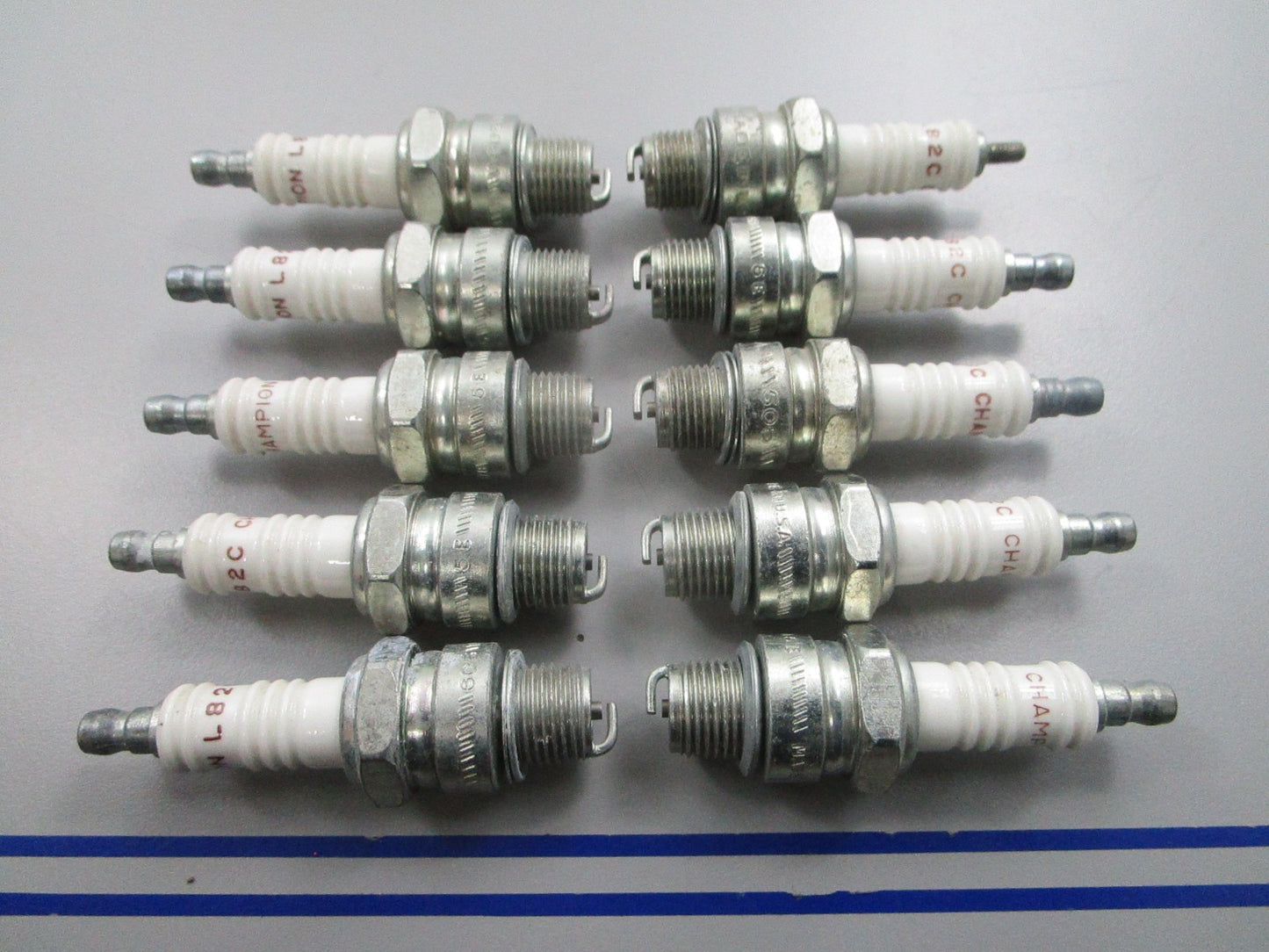 NEW (LOT OF 10) Champion L82C Spark Plug 0810
