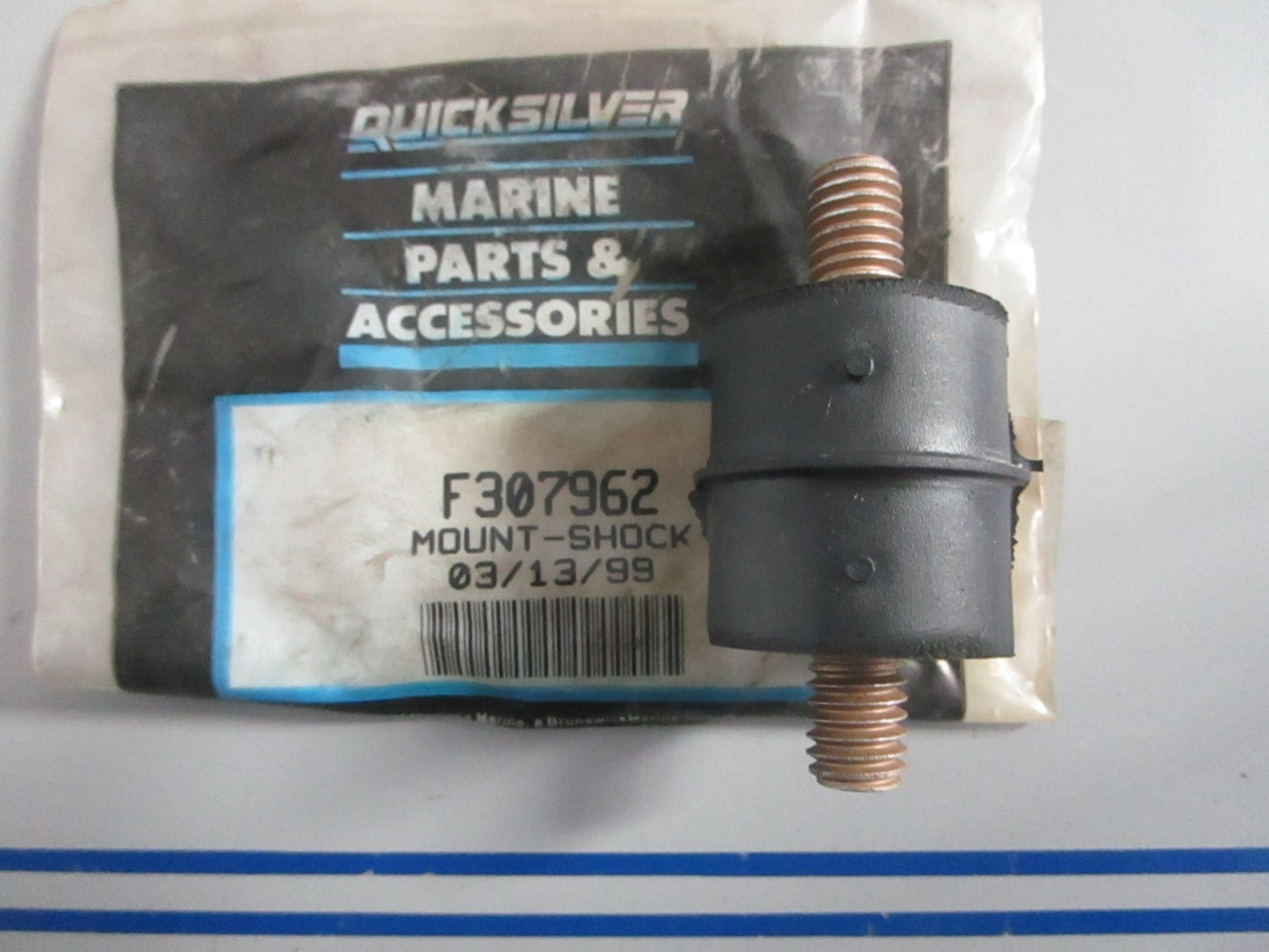 NEW OEM F307962 Mercury Quicksilver Shock Mount 0820
