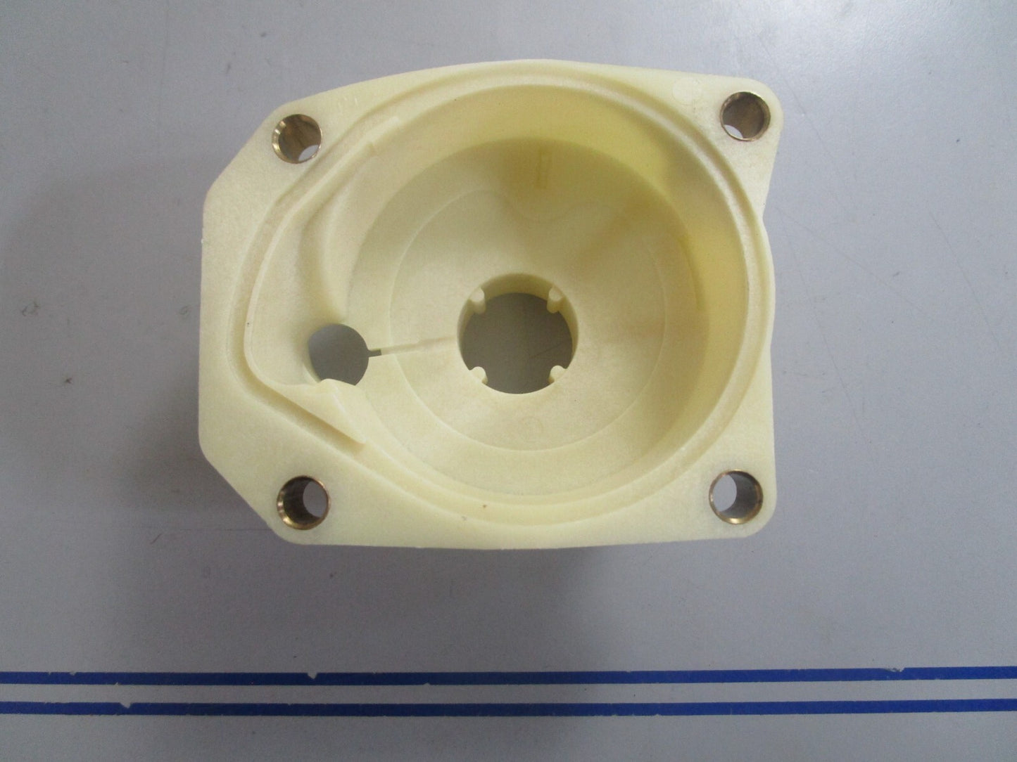 *NEW OEM* 0810 OMC Johnson Evinrude Impeller Housing 435672 0435672