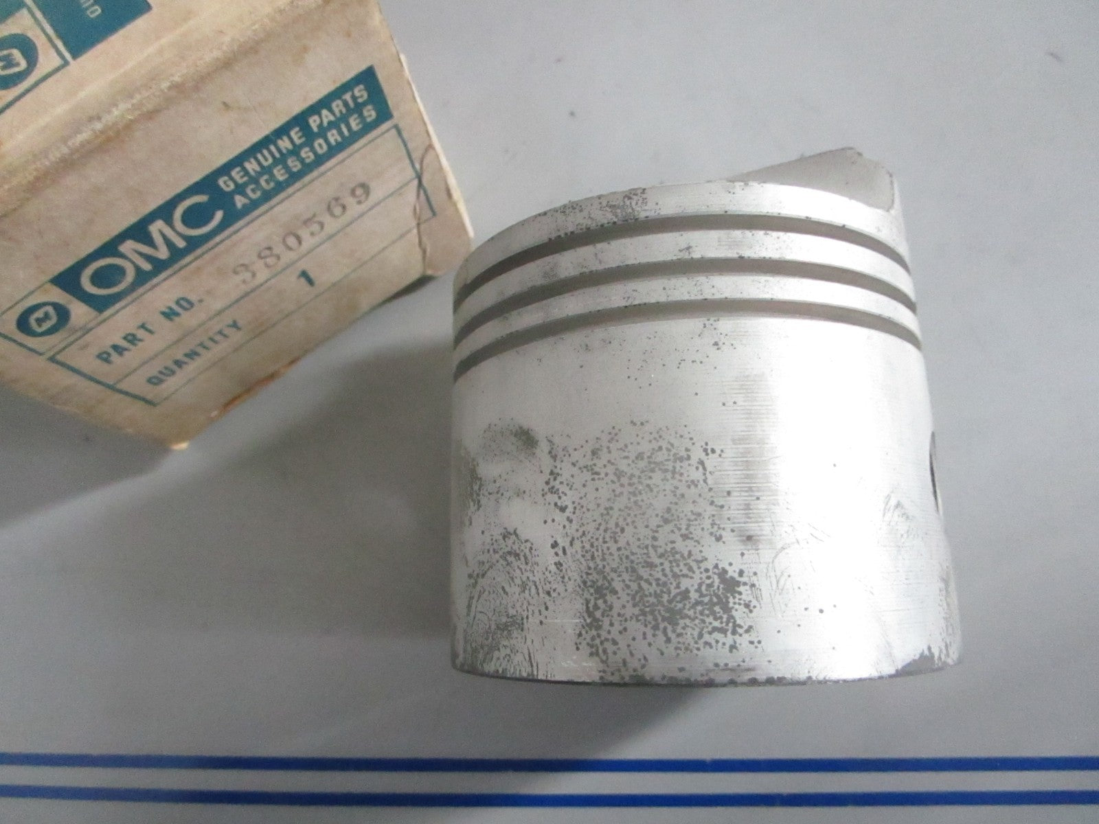 NEW OEM 380569 0380569 OMC Johnson Evinrude Piston 0820