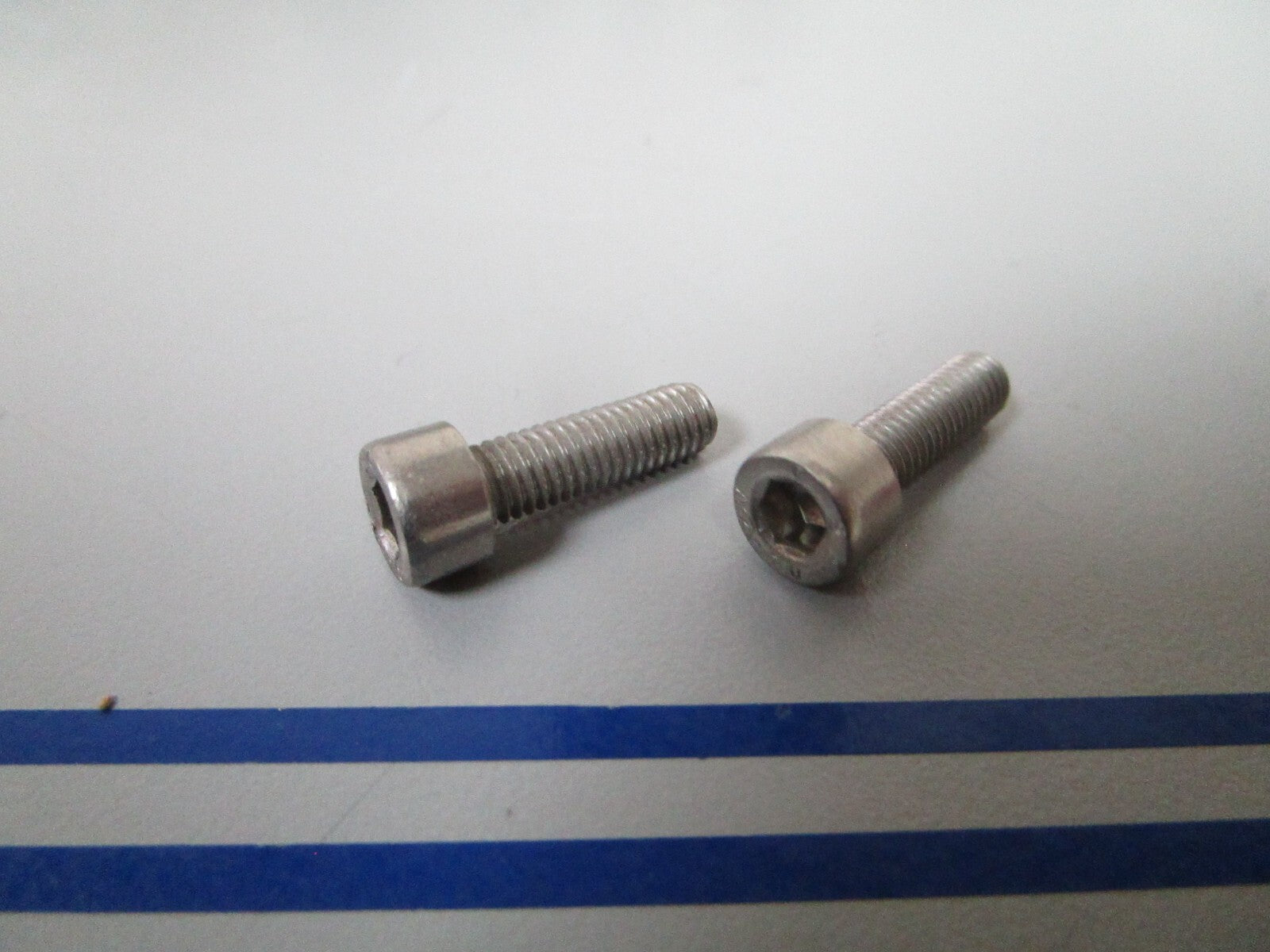 *NEW OEM* (LOT OF 2) 0810 Mercury Quicksilver Screw 10-40003 5