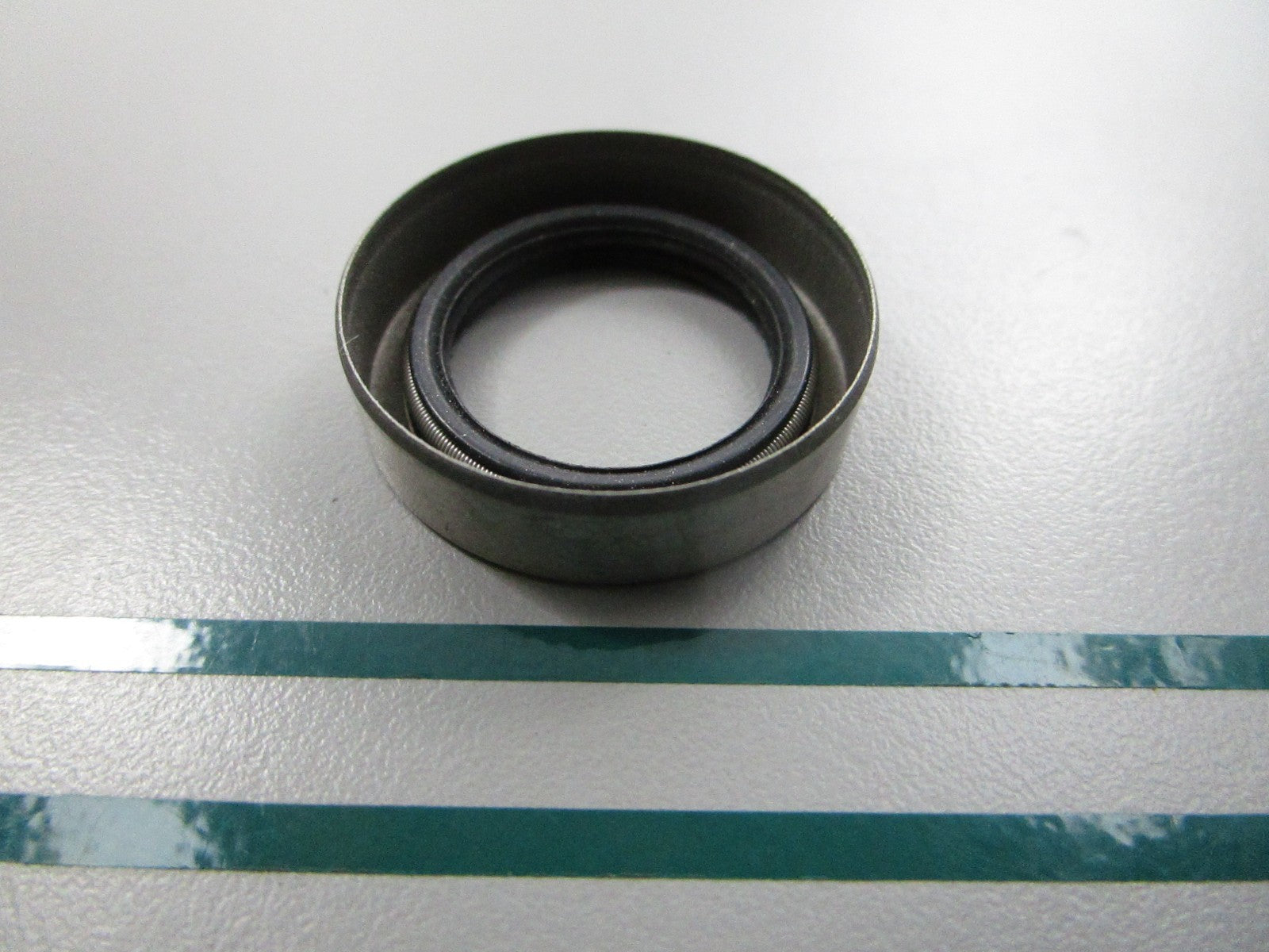 NEW OEM 309733 0309733 OMC Johnson Evinrude Crankshaft Seal 0810