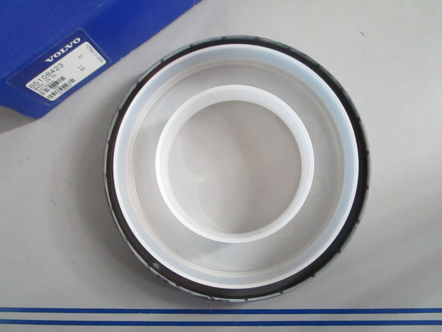 NEW OEM 85108423 Volvo Penta Crankshaft Seal 0820