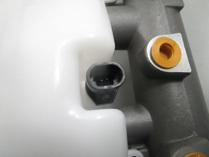 NEW Carquest Wearever MCA630035 New Master Brake Cylinder 0720