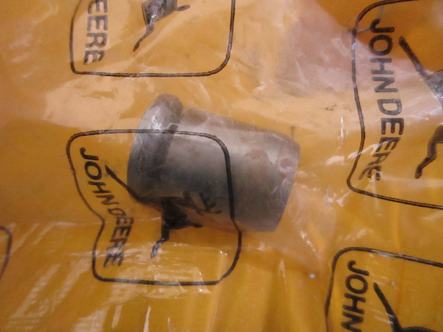 *NEW OEM* 0820 John Deere Plunger R32090