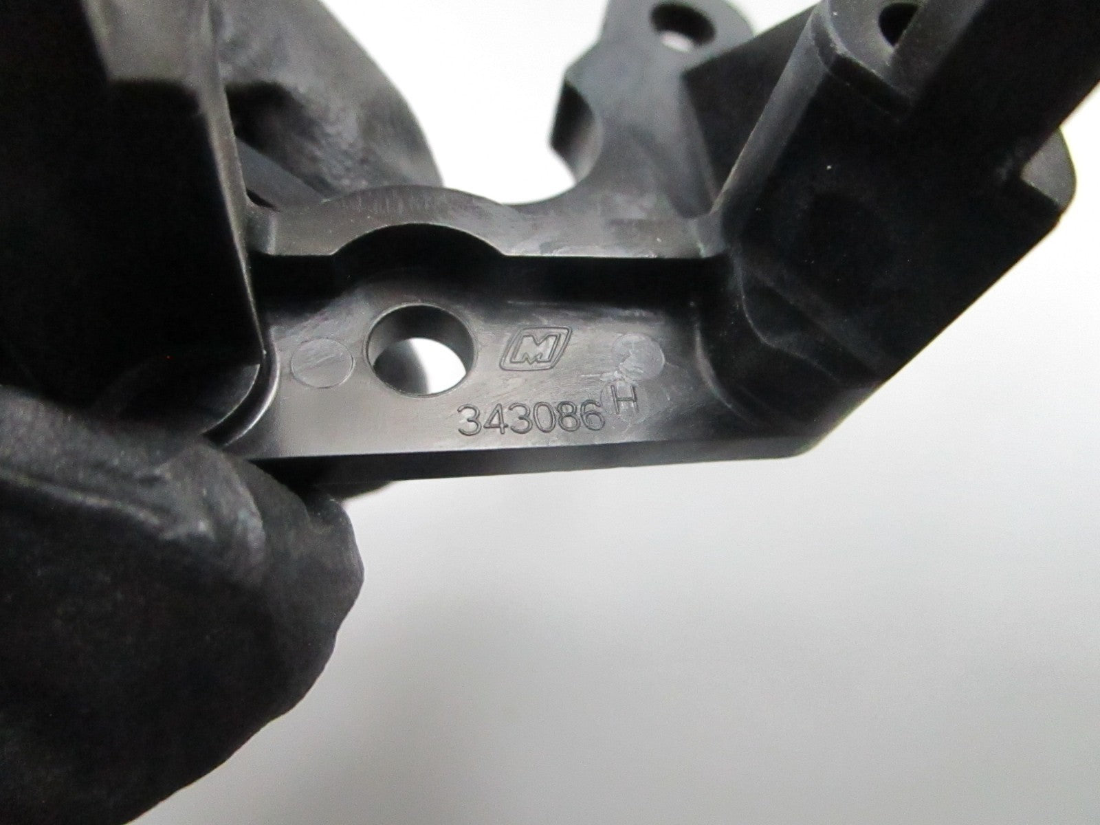 *NEW OEM* 0810 OMC Johnson Evinrude Throttle Sensor Retainer 343086 0343086