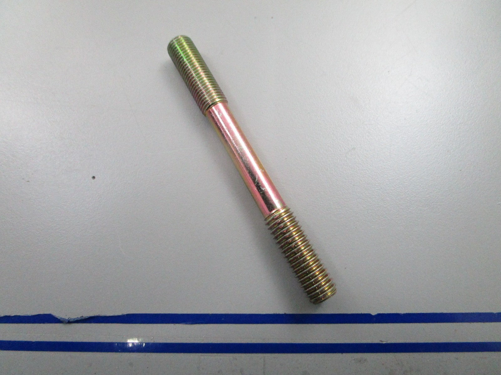 *NEW OEM* 0810 OMC Johnson Evinrude Stud 912444 0912444